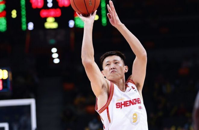 周鹏总助攻追平王仕鹏！深圳险胜福建6连胜 皮特森丢绝平三分