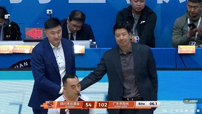 什么关系？5中1却打最多的38分钟，粤蜜：当核心啦？看你打球难受