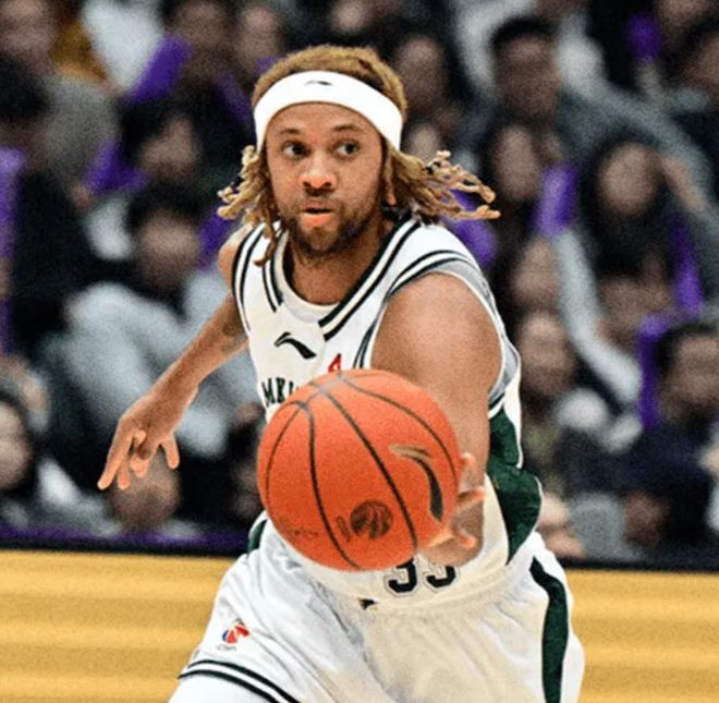 同曦没郭昊文不行！帕克爆了一场就乱打，仅2人发挥，季后赛难了