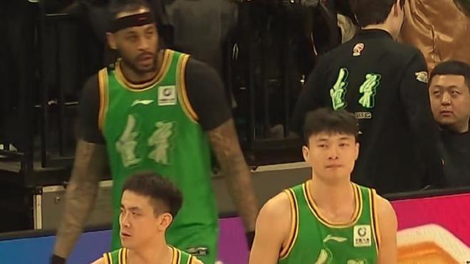 赵继伟6+4+5+1！哈维11+3，布罗金顿5+1，鄢手骐0分，辽篮领先6分