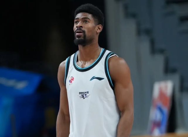 CBA常规赛打完！这些水货外援都要全部走人，一个不留