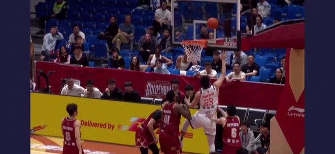 首发出战，陈国豪10分3抢断