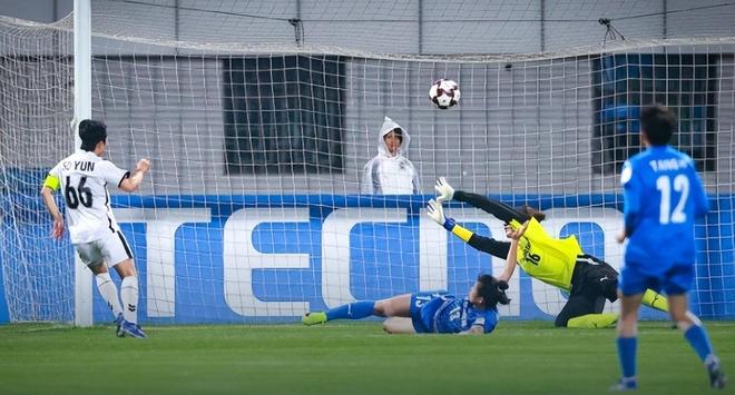 差距太大！女足亚冠1/4决赛，卫冕冠军武汉女足，0-4遭水原淘汰