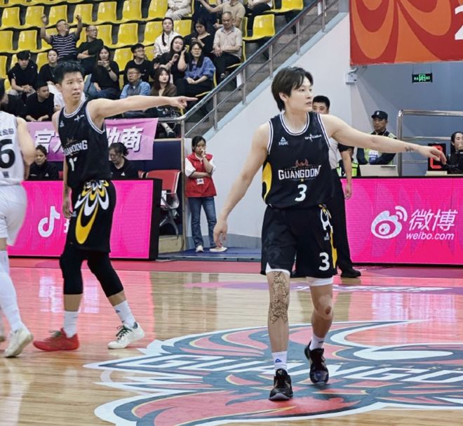 0比2被横扫出局！卫冕冠军吞下完败，止步首轮