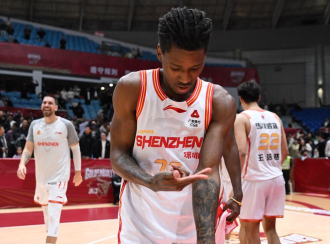 史密斯36+8+8压哨反绝杀！深圳险胜北控9连胜 里勒45分准绝杀