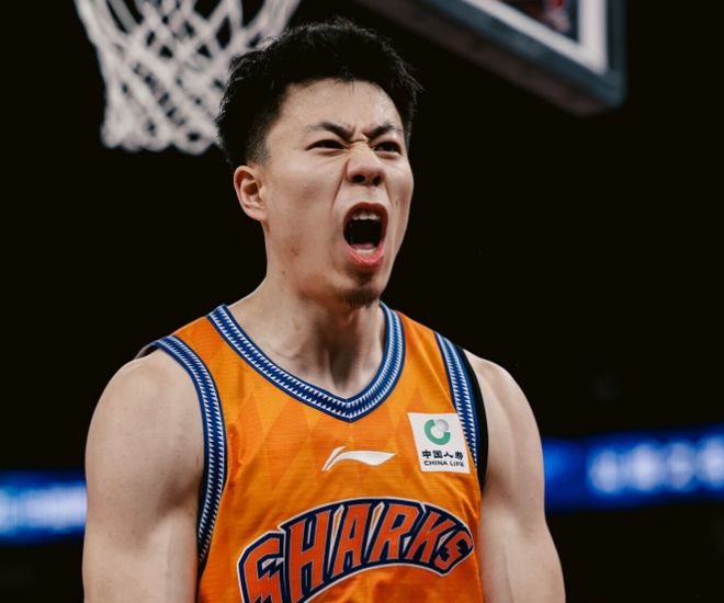 30胜首队！上海15连胜送天津10连败 张镇麟16+6李弘权23分