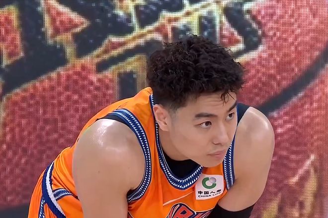 CBA：本土内线10中10，豪取16连胜，袁堂文11助39分大胜