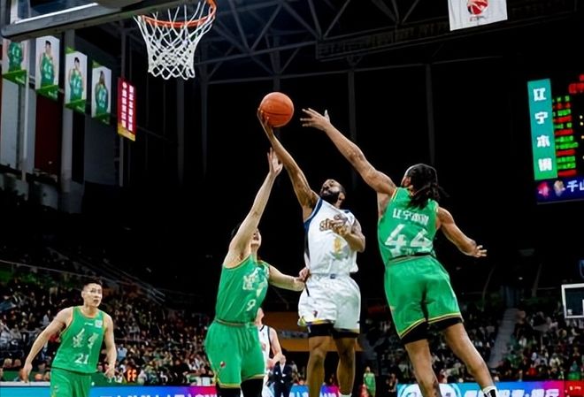 辽篮大外首秀还不错，张陈治锋末节扣爽了，乌戈正式表态