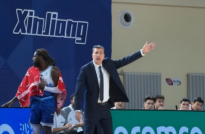 新疆男篮9战8负！管理层做出重大调整，洋帅正式离职，新帅3选1