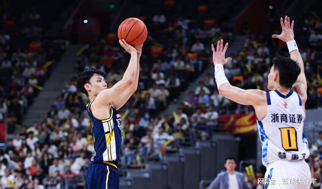 CBA一夜两大冷门！广东20分狂胜广厦：山东爆冷30分惨败宁波？