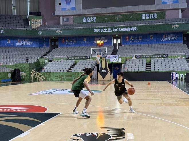 “想把南京的故事带回美国！”格莱美说唱歌手杰曼·拉马尔·科尔加盟同曦