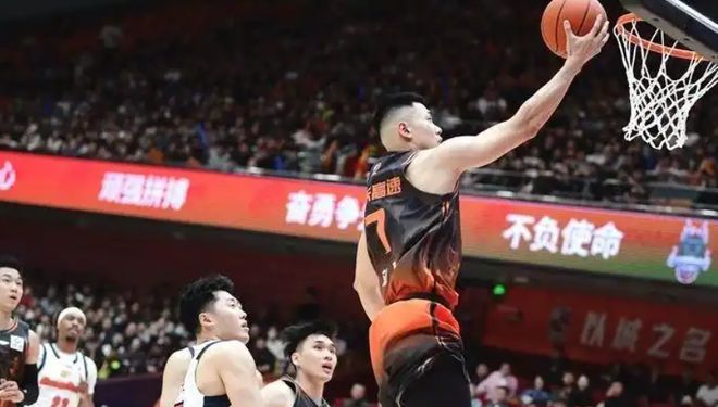 99-86！山东男篮力克广东赢下关键卡位战，邱彪变阵奇效尽显！