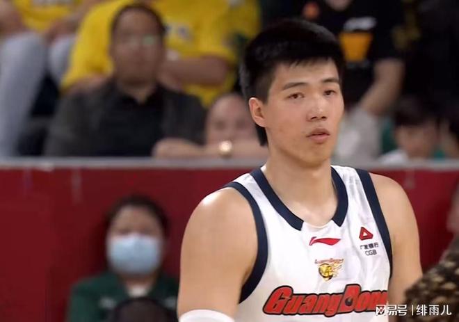 确认不打了！广东第一中锋或申请离队，与杜锋关系正式破裂！
