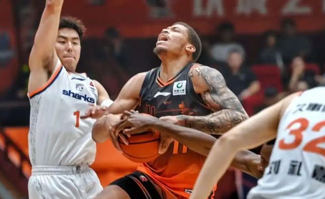 最近十场比赛输掉7场，山东男篮常规赛排名第八，季后赛对阵辽篮