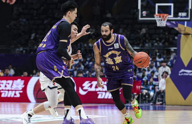 北控男篮面临重建！争议主教练下课倒计时，坐拥豪华阵容不会使