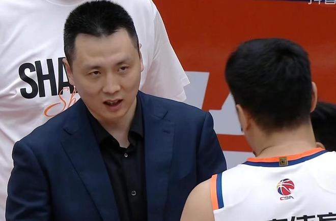 残阵上海男篮6分力克山东，约翰逊空砍36+5，李添荣19+5弗格21分