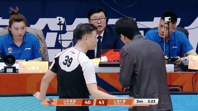 毫无斗志！惨遭3杀，残阵上海全场压制，邱彪：如此表现赢辽宁？