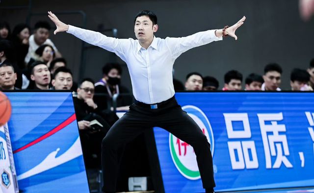 CBA最新消息！曝张庆鹏确定下课，姜伟泽或离开吉林男篮