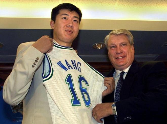 王治郅入选名人堂，中国篮协发声！字字不提姚明，句句戳中他心窝