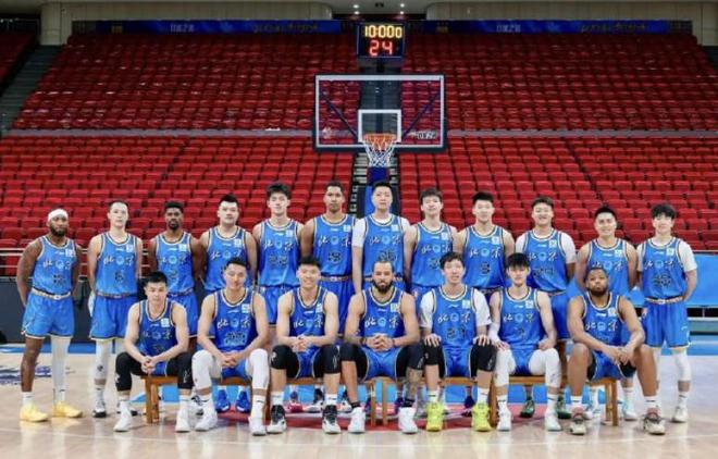 周琦：季后赛很残酷，无论外界如何猜测都要在比赛中寸土必争