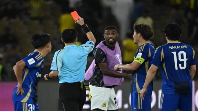 沙媒：亚冠冲撞马宁的球员被球队处罚，预计还将遭亚足联重罚