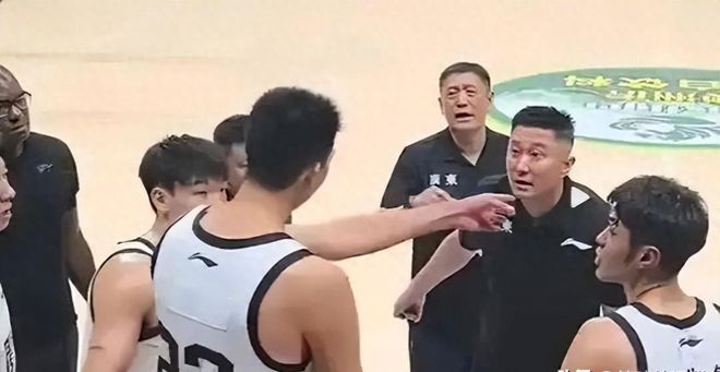 贺希宁逆袭斩获大奖，凭实力站稳脚跟，打破过往角色局限