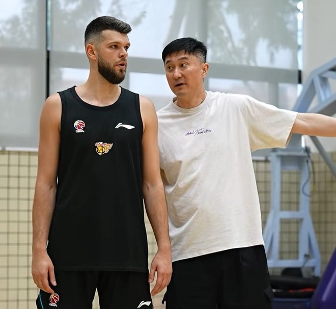 广东备战G1！杜锋单独指导拉科，徐杰胡明轩进三分，外援状态不错