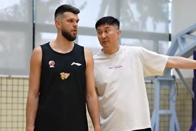 广东男篮积极备战，杜锋指导拉科塞维奇，徐杰胡明轩状态出色