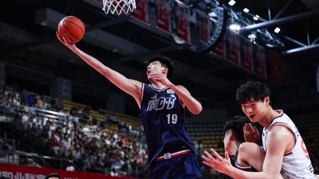 击败广东宏远！广州男篮全力出击，徐昕PK杜锋，央视直播
