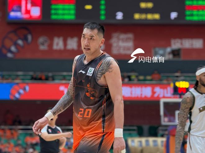 山东高速男篮季后赛首战失利，邱彪：拼劲认可，突破心魔