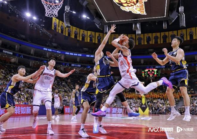 爆冷！广东队季后赛首秀主场不敌广州龙狮，下轮将迎背水一战