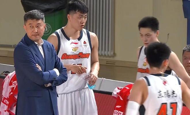 广东男篮球票降到六折，高诗岩膝伤严重，李炎哲点赞加盟辽宁留言