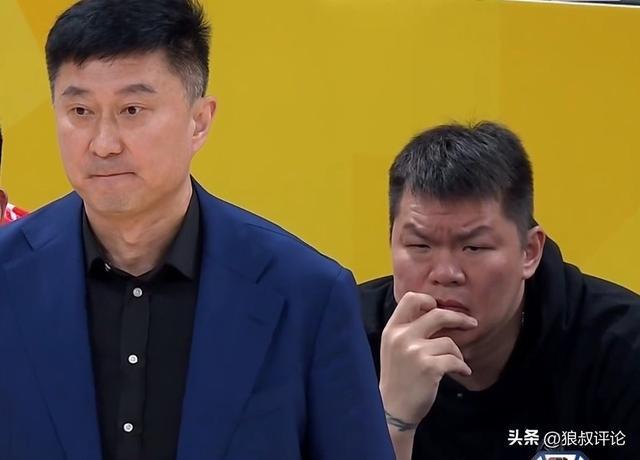 杨鸣谈胡明轩低迷：与广东选外援严重重叠 被迫到1号位不是他特点