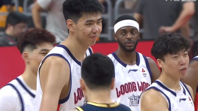 破案！没有得罪杜锋，陈家政却被弃用的原因找到，粤名嘴说出实情