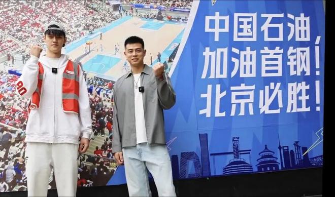 不期而遇！男篮球员现身中国石油加油站
