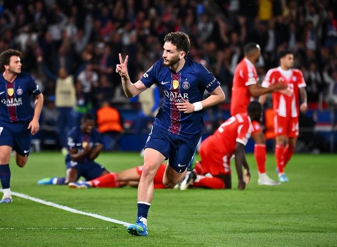 5:4！欧冠神仙打架，凯恩传射，登贝莱造3球，大巴黎5:4掀翻拜仁