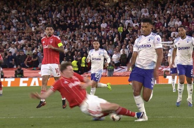英超冲刺期：裁判争议为何成了最大变量