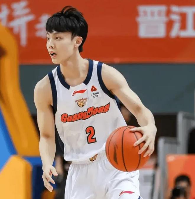 广东夺G2隐形功臣！徐杰8中1却打满全场，控场力保进攻稳定性！