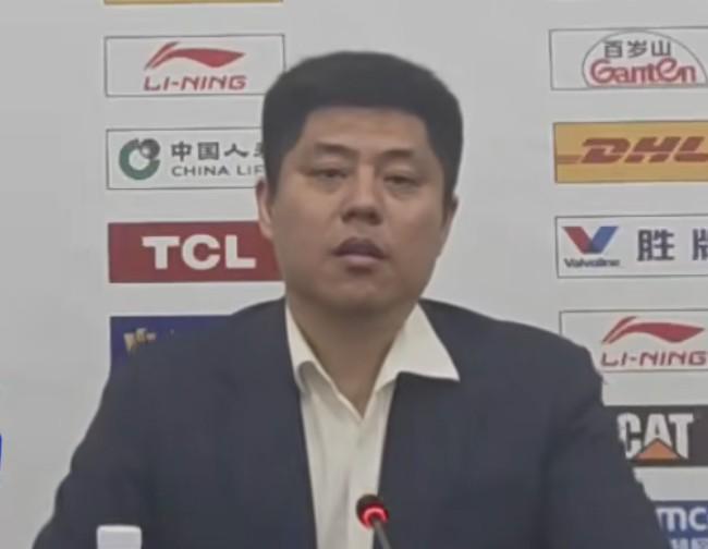 潘江：感谢大家面对困难时没有退缩，作为主帅有压力是好事