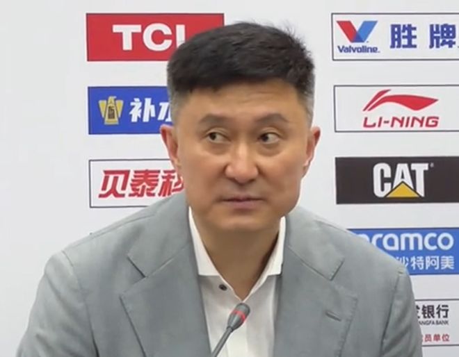 广东晋级八强发布会！杜锋大谈本赛季艰难，徐杰强调翻盘鼓舞自信