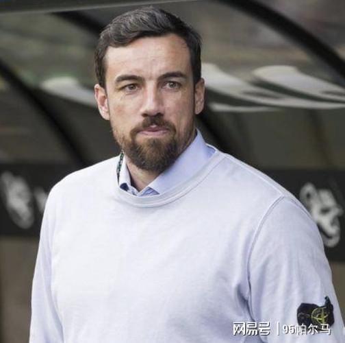 反差！21岁成名，32岁退役，球员时代是玻璃人，退役后是全民公敌