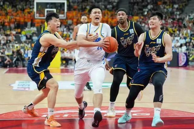 CBA季后赛｜京粤大战今晚开打，内线优势将是北汽取胜之匙