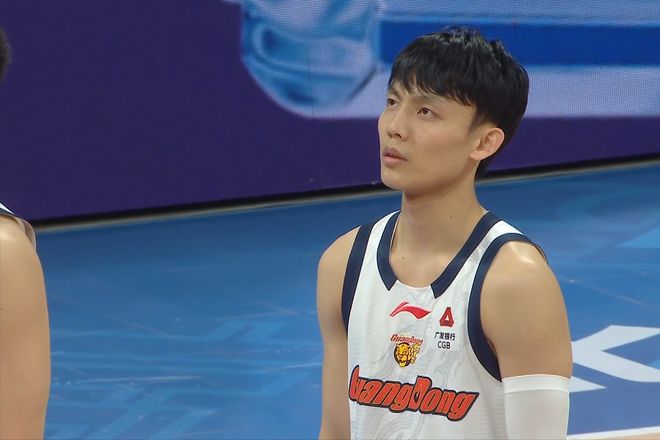 曾凡博23分战胜胡明轩，周琦11篮板力压王少杰，三后卫致胜