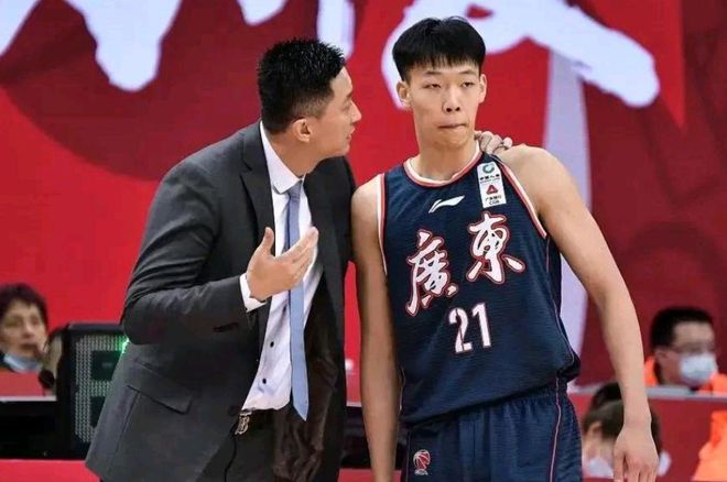 CBA消息！广东大将开启康复训练，杨鸣收到执教邀请，孙铭徽复出