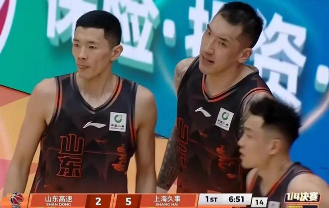 上海男篮28分大胜，2-0横扫山东晋级四强，王哲林14+6陶汉林12+7