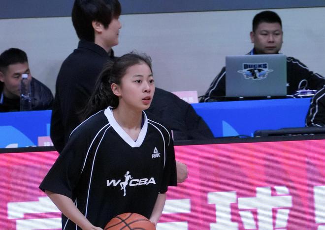 轰29+5+9！中国女篮20岁后卫新星崛起：宫鲁鸣再栽培她？
