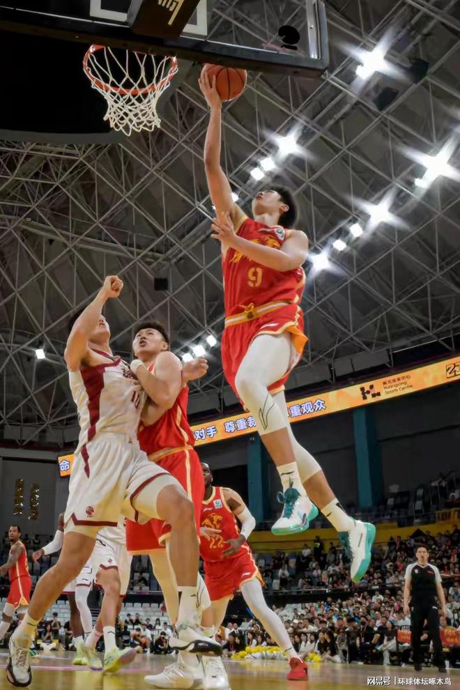 山西男篮92-90广厦 大比分1-0领先 巴里-布朗35分