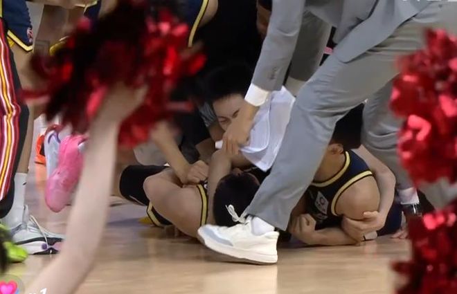 广东击败北京，三人满分，杜锋完胜许利民，赛后听听杜锋怎么说