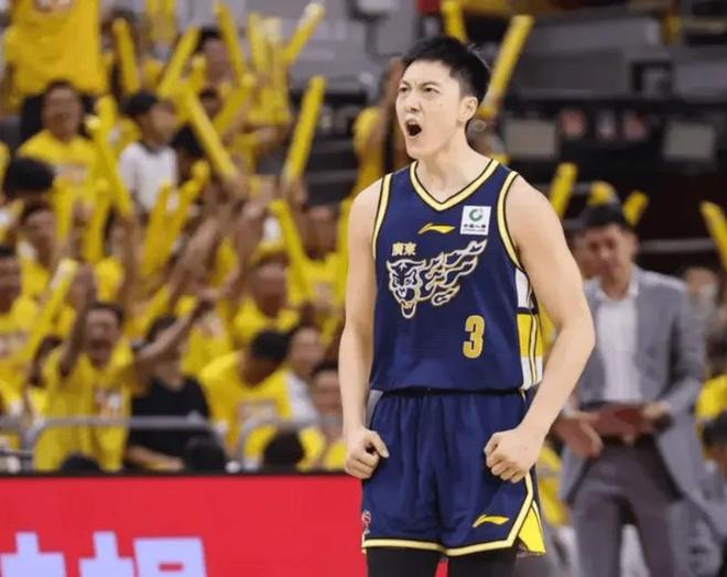 广东G2绝杀3将太爆了！胡明轩与奎因燃尽，张皓嘉最后攻守锁胜局
