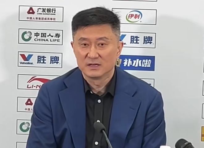 广东被淘汰采访！杜锋亲承没遗憾点11冠，再提年轻球员，奎因不甘